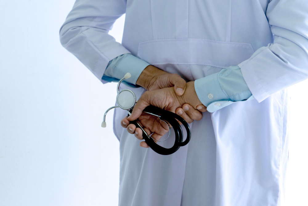 هل عملية البروستاتا خطيرة لكبار السن؟ ما تحتاج معرفته 👴⚠️